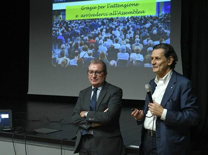 Cr Trento e Cr Lavis-Mezzocorona-Valle di Cembra verso la fusione Ieri sera il teatro di Gardolo ha ospitato l’incontro congiunto delle due Casse Rurali. Obiettivo: presentare ai soci il progetto di fusione. Assemblee straordinarie programmate nella seconda quindicina del mese di novembre.