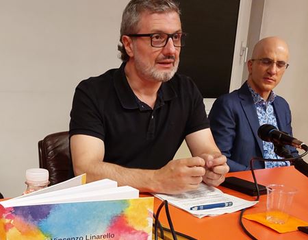 Vincenzo Linarello durante il suo intervento