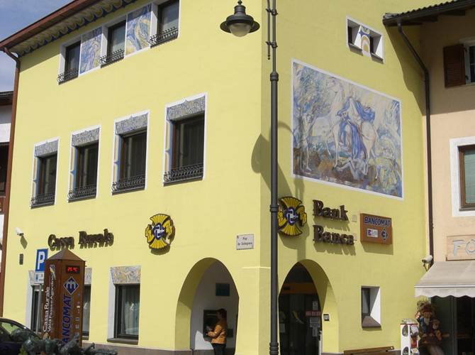 Cassa Rurale Dolomiti di Fassa Primiero e Belluno: Carlo Vadagnini confermato presidente Il ringraziamento al direttore Luciano Braito che dal 1° luglio lascia la direzione per andare in pensione. Cambio di denominazione in "Cassa Rurale Dolomiti". Utile netto di 8 milioni 500 mila euro.