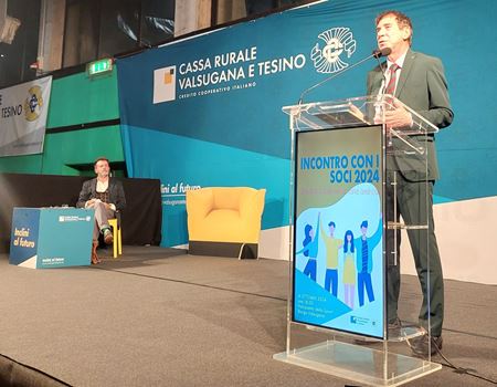 Il direttore Paolo Gonzo durante il suo intervento