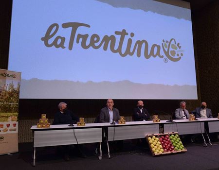 Rodolfo Brochetti presidente de la Trentina durante il suo intervento