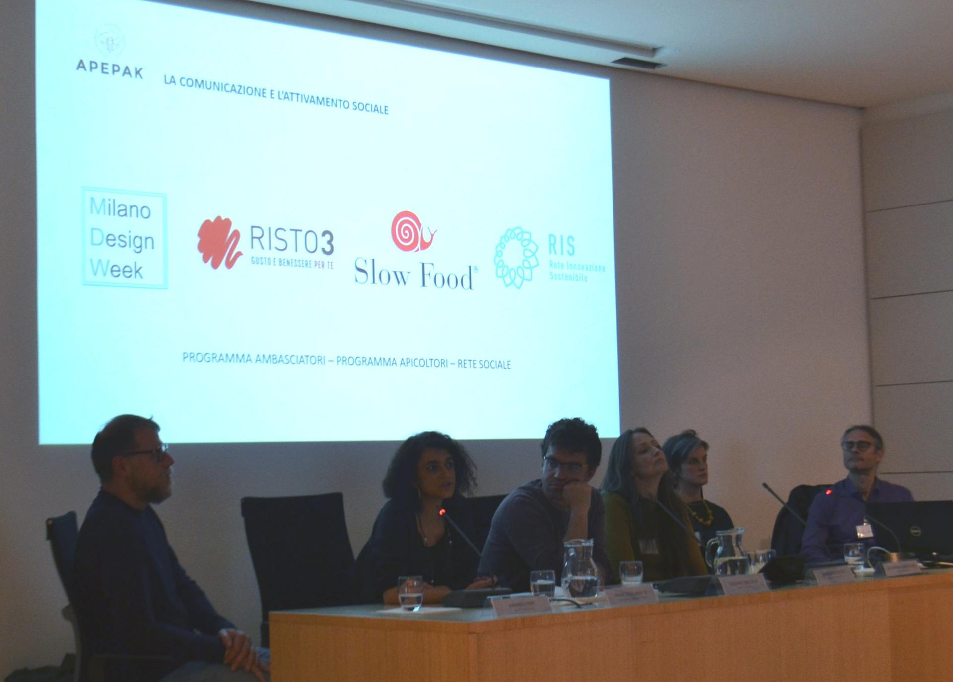 Al Muse un convegno organizzato da Risto 3 e Comunità Valle dei Laghi. Dal recupero degli scarti sono nati progetti di successo. Le loro storie raccontano che eliminare gli sprechi può essere molto conveniente, per l’ambiente e l’economia. Molti i campi di applicazione, dall’alimentare, alla moda, al packaging.Risto 3 in prima fila con il Banco Alimentare per ritirare le eccedenze dalle mense scolastiche per distribuirle ai bisognosi. 