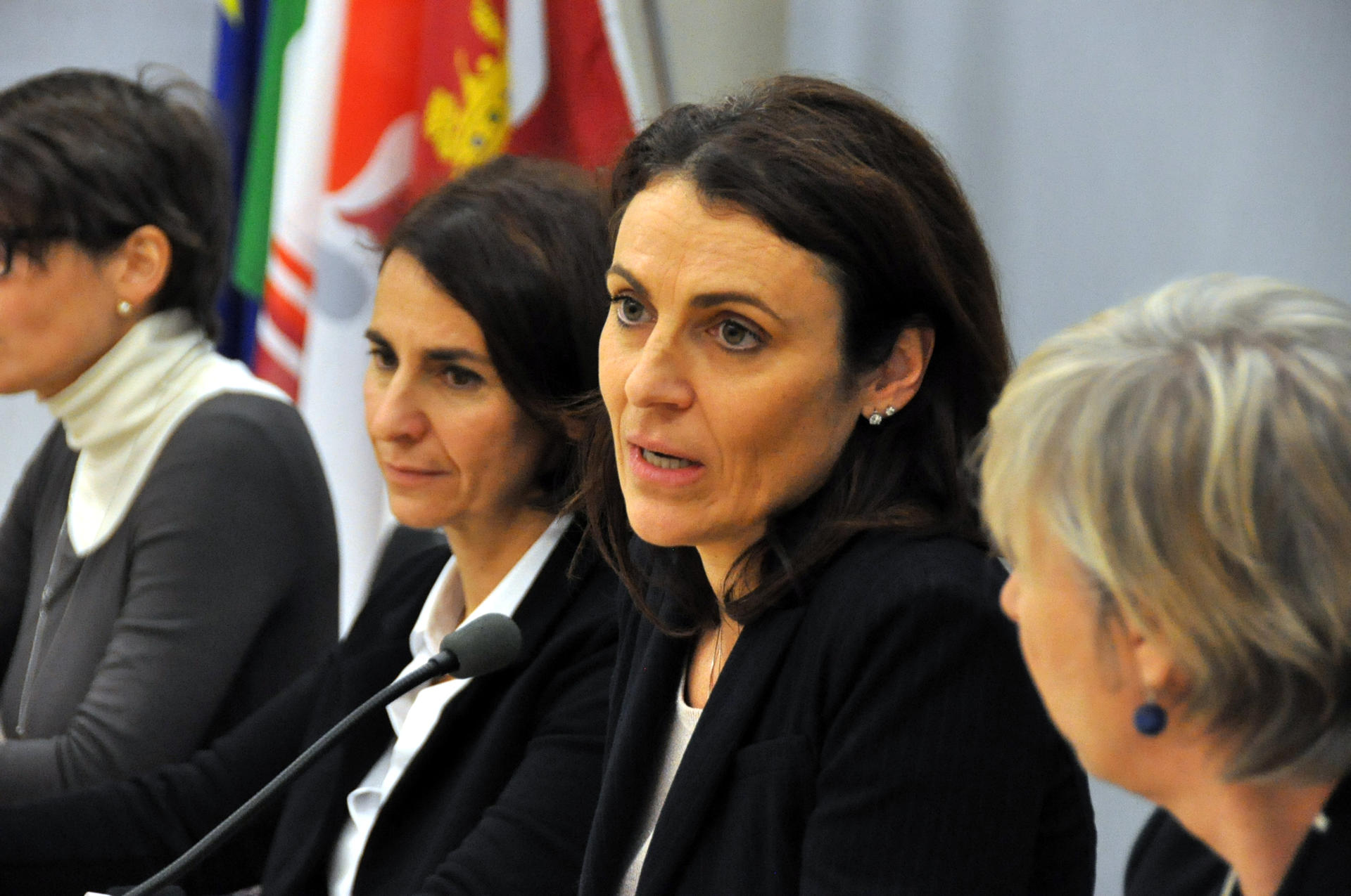 I numeri della violenza di genere in Trentino È stata presentata stamani la pubblicazione annuale sui numeri della violenza di genere in provincia di Trento. Un lavoro prezioso quanto complesso che propone un'analisi sia di denunce e ammonimenti sia di politiche e servizi offerti alle donne che subiscono violenza nel nostro territorio. Un approfondimento reso possibile dalla proficua sinergia tra istituzioni e forze dell'ordine coordinata dall’Osservatorio provinciale sulla violenza di genere.
