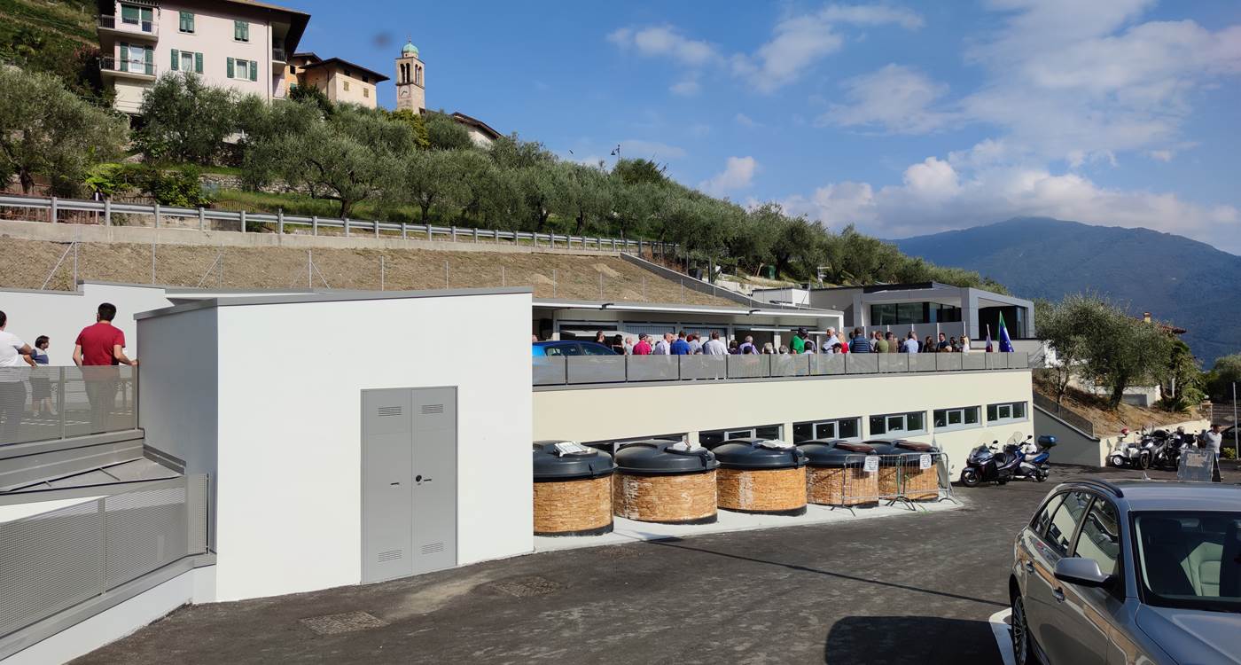 Il nuovo parcheggio e i garages realizzati a Cologna di Tenno