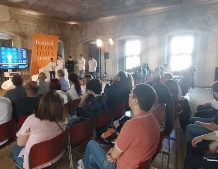 Gli studenti alla biblioteca comunale di Trento