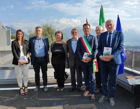 Foto di gruppo durante l'inaugurazione