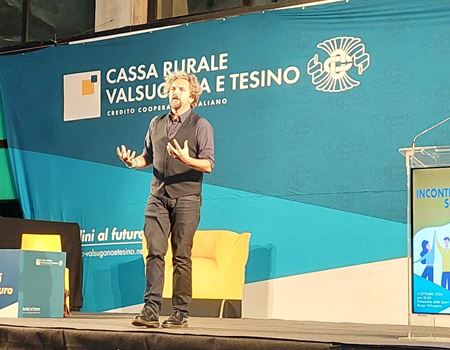 Antonio Ornano durante il suo spettacolo