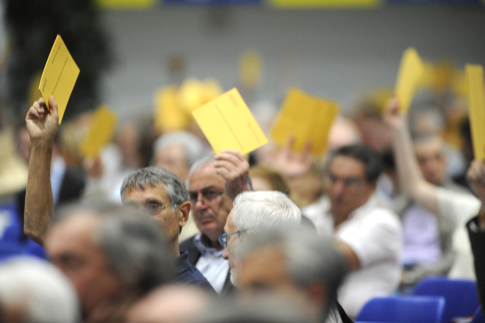 Comunicato congiunto di Confcooperative, Federcasse e i tre Gruppi Bancari Cooperativi Cassa Centrale Banca, Cassa Centrale Raiffeisen e Iccrea.Nel documento, l’auspicio di un confronto costruttivo con Governo e Parlamento al fine di salvaguardare i capisaldi della riforma che tutela l’identità mutualistica, il ruolo e l’identità delle BCC.Al tempo stesso si esprime l’auspicio che il Governo si faccia portatore, nei confronti del Parlamento e della Commissione Ue, per un riequilibrio della produzione normativa e regolamentare in favore di una legislazione realmente proporzionale “rispetto a banche che hanno dimensioni, complessità e finalità imprenditoriali differenti”. Ma è importante che il calendario dell'attuazione della riforma venga rispettato.