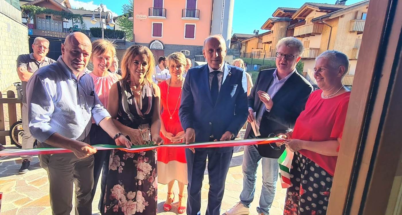 Il taglio del nastro (Foto Ufficio Stampa Pat)
