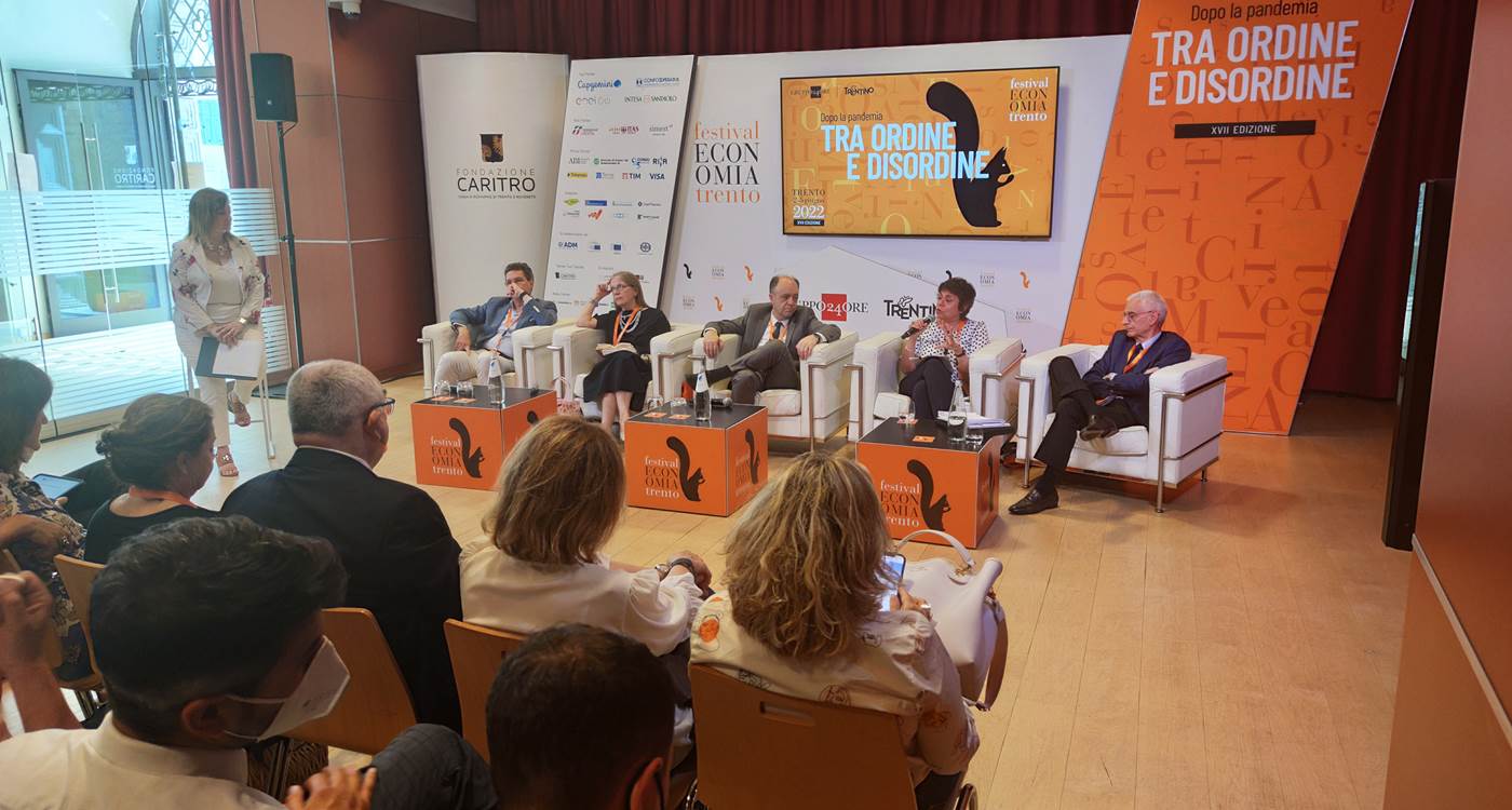 Da sinistra Daniele Marini, Mariapia Veladiano, Flavio Deflorian, Anna Manca, Nadio Delai