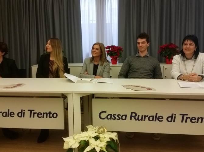 Fondazione Cassa Rurale di Trento: premiati i progetti di tre giovani cervelli Le borse di studio, ognuna del valore di dodicimila euro, sono state  consegnate a tre neolaureati con progetti di ricerca interessanti e originali accettati da istituti di alto livello.