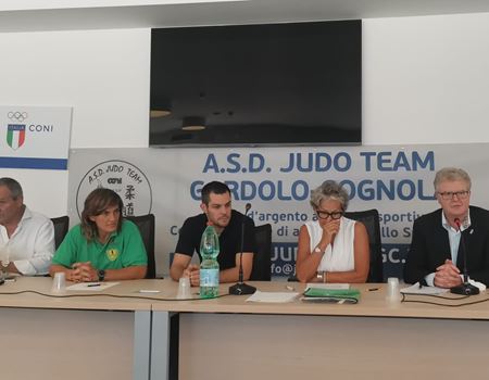 Da sinistra Gilberto Gozzer Ylenia Scapin Riccardo Gozzer Patrizia Amica Diego Nart