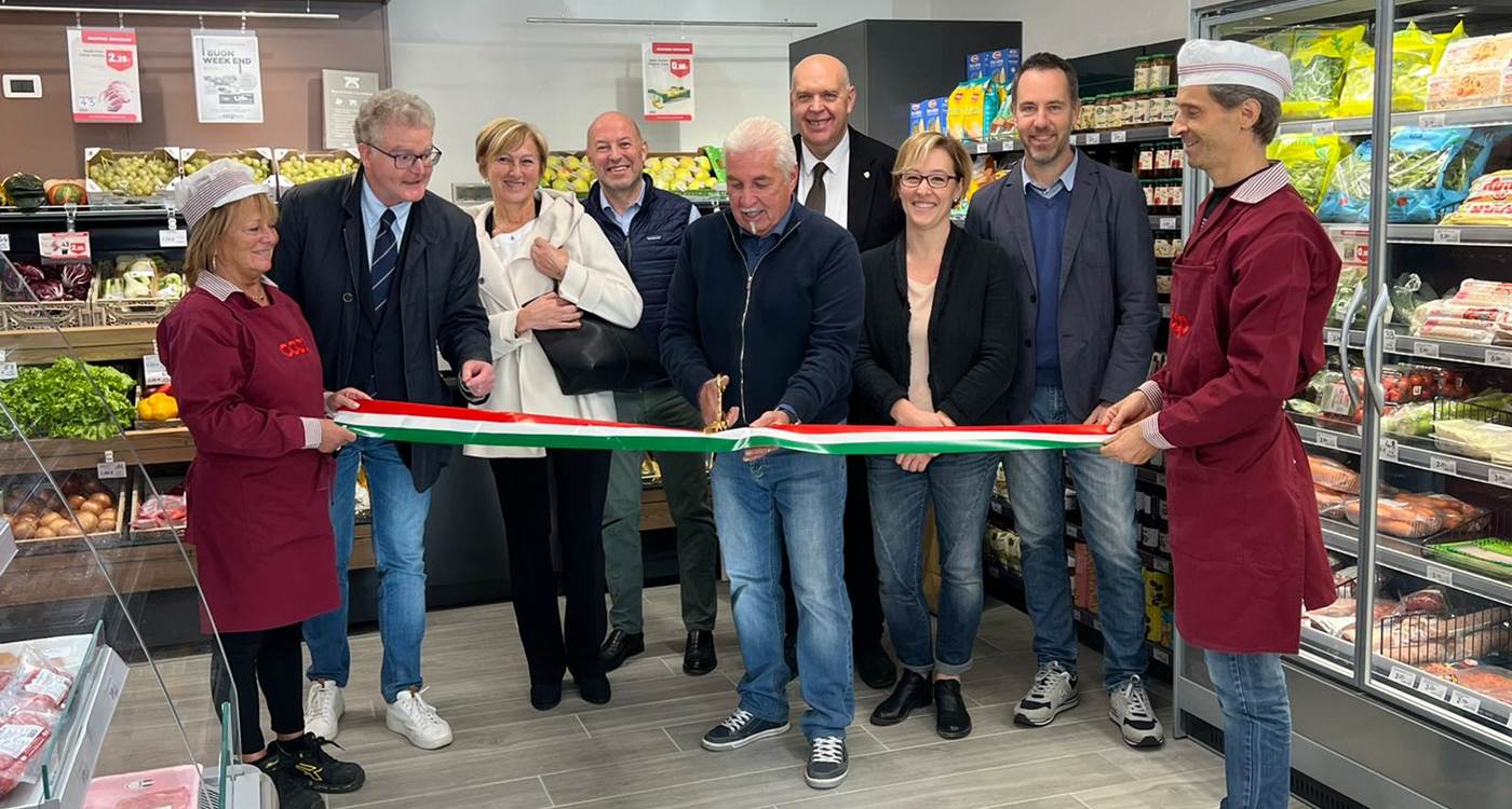 ll taglio del nastro