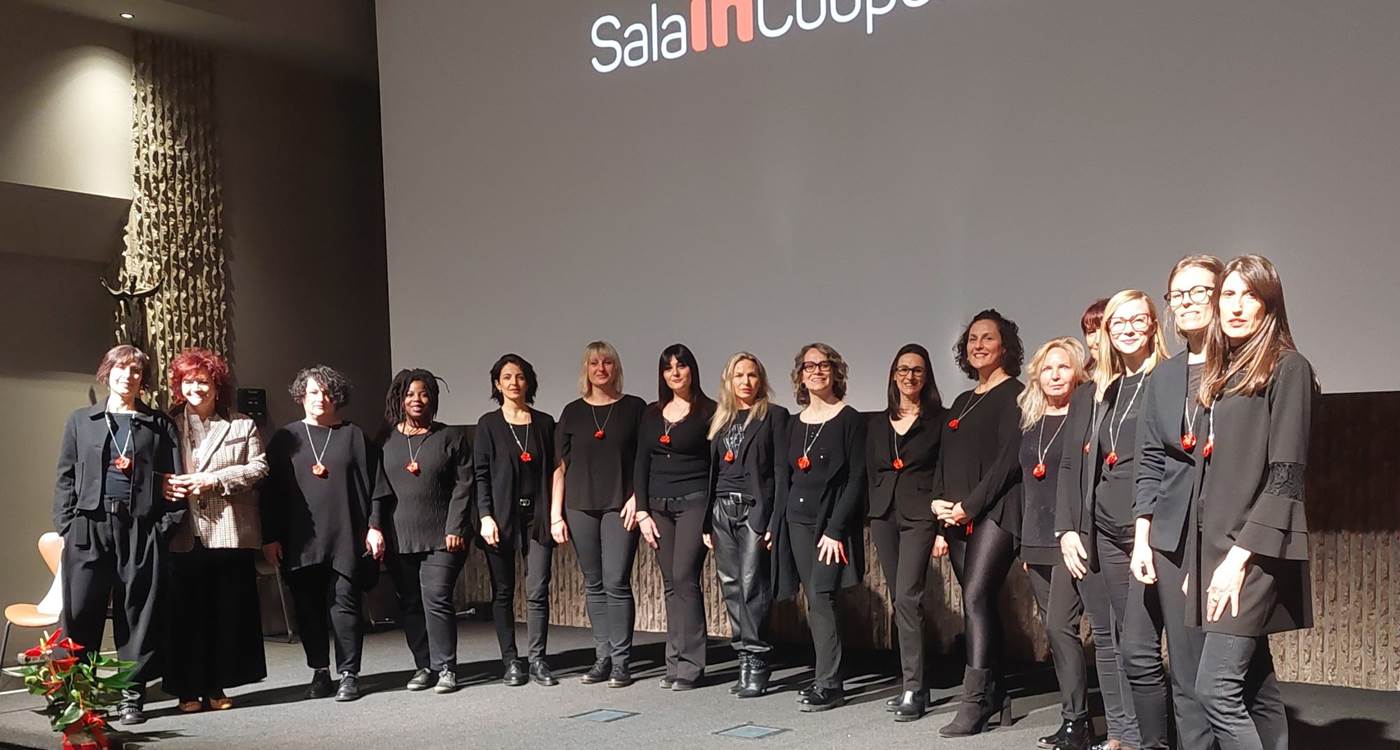 Da sinistra Cailotto Martinelli e il Gruppo Vocale Just Melody