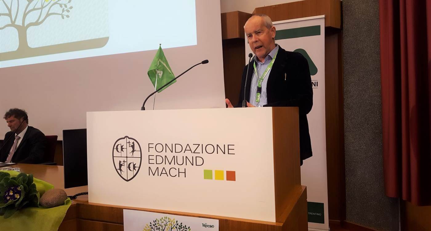 Roberto Simoni, presidente della Cooperazione Trentina, durante il suo intervento all'assemblea della Cia - Agricoltori Italiani Trentino